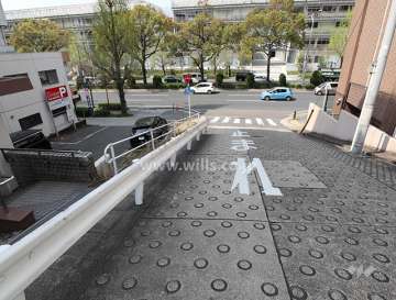 敷地東側の前面道路