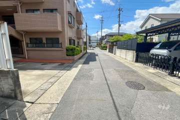 敷地東側の前面道路