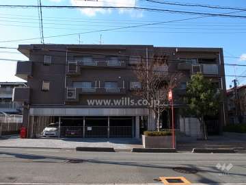 ファミール豊中本町の外観（東側から）