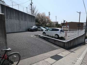 敷地外駐車場(屋外平面式)