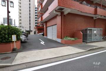 駐車場の出入り口