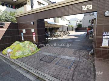 駐車場出入り口