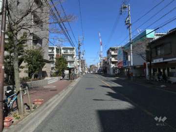 敷地東側の前面道路