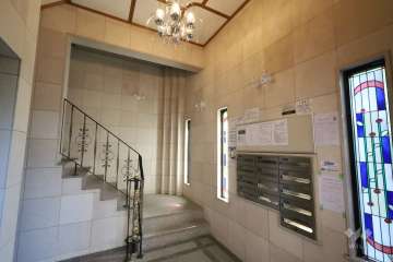 エントランスホールと共用ポスト