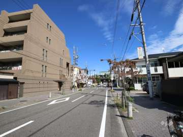 敷地東側の前面道路