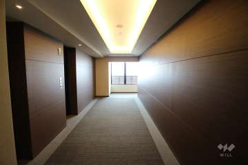 住戸フロアのエレベーターホール