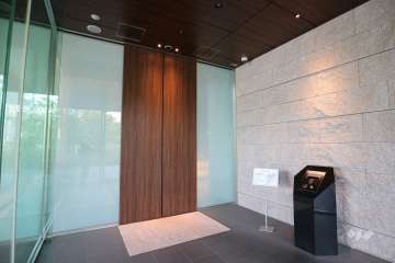 エントランスはオートロック付きです。