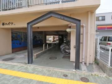 エントランス前