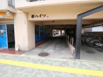 駐車場出入り口