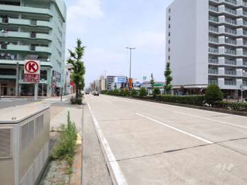 敷地の東側前面道路