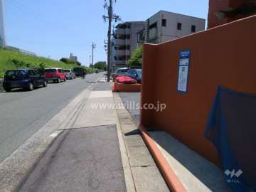 敷地北側の前面道路