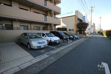 敷地内北側駐車場（屋外平面式）