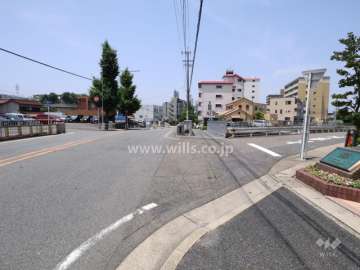 敷地南側の前面道路