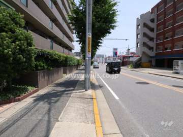 敷地南側の前面道路