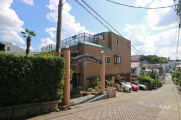ライオンズヒルズ東山の外観（北西側から）