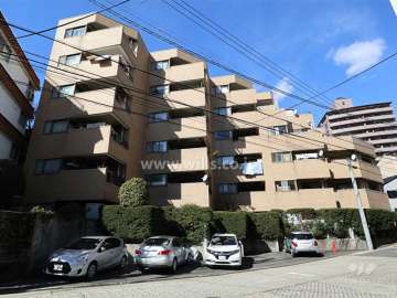 ライオンズマンション覚王山の外観(南東側から)