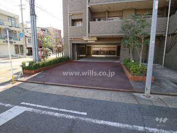 屋内駐車場出入口