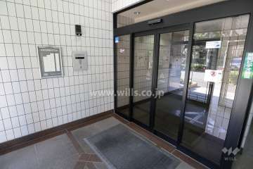 エントランスにはオートロックが付いています。