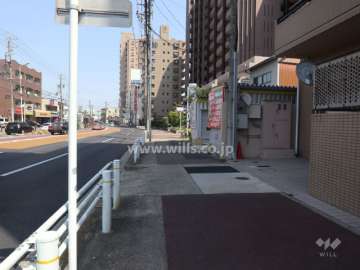 敷地北側の前面道路