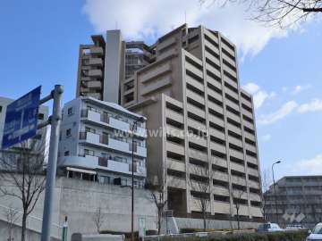 ロイヤルヴェーゼ四谷通の外観（南西側から）