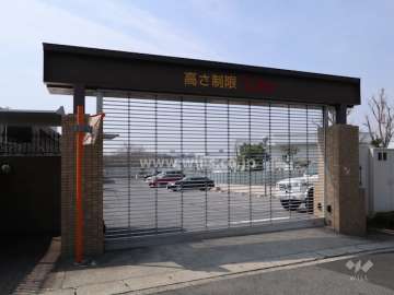 駐車場出入り口（リングシャッター付き）