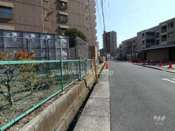 敷地南西側の前面道路