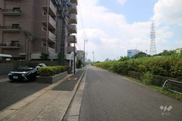 敷地北側前面道路（東側から）