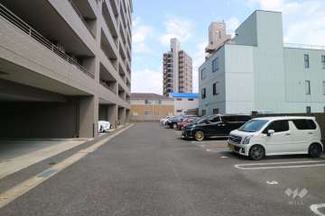 敷地内駐車場（屋外平面式と屋内平面式）