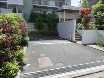 駐車場出入り口(リングシャッター付き)