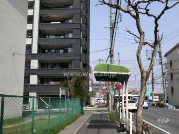 敷地東側の前面道路
