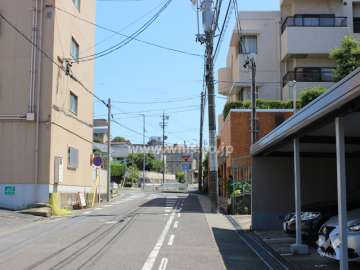 敷地東側の前面道路