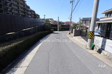 敷地北側の前面道路（東側から）