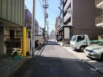 敷地南側の前面道路（東側から）