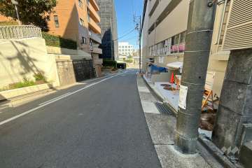 敷地東側の前面道路