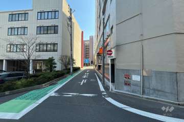 敷地東側の前面道路