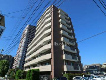 エントランスはオートロック付きです。