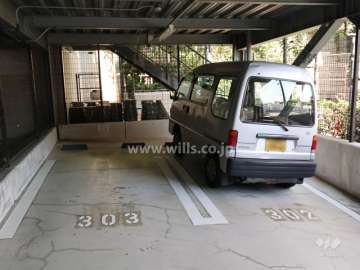 敷地内の各所に植栽スペースが設けられています。