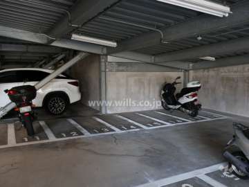 敷地南側の前面道路（東側から）