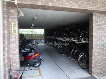 建物1階部分にある駐輪場