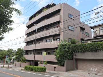 サンマンションドゥーシェ猫洞の外観(南東側から)