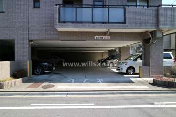 駐車場出入り口