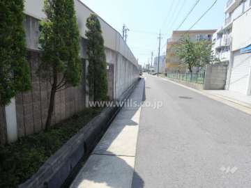 敷地北側の前面道路