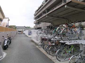 駐輪場と駐車場