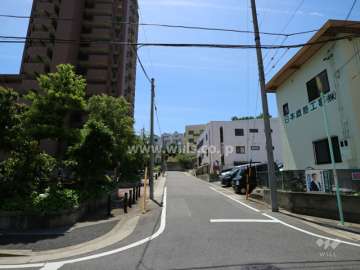 敷地の西側前面道路（北側から）