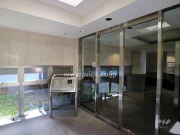 エントランスはオートロック付きです