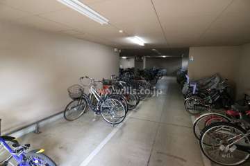 駐輪場とバイク置場
