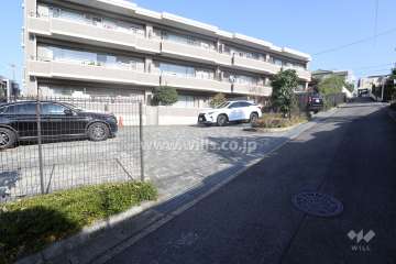 駐車場出入り口