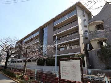 プレシアスコート本山の外観（西側から）