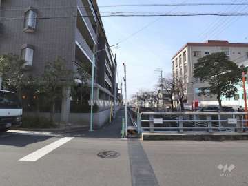 敷地北側の前面道路