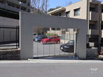 駐車場出入り口（リングシャッター付き）
